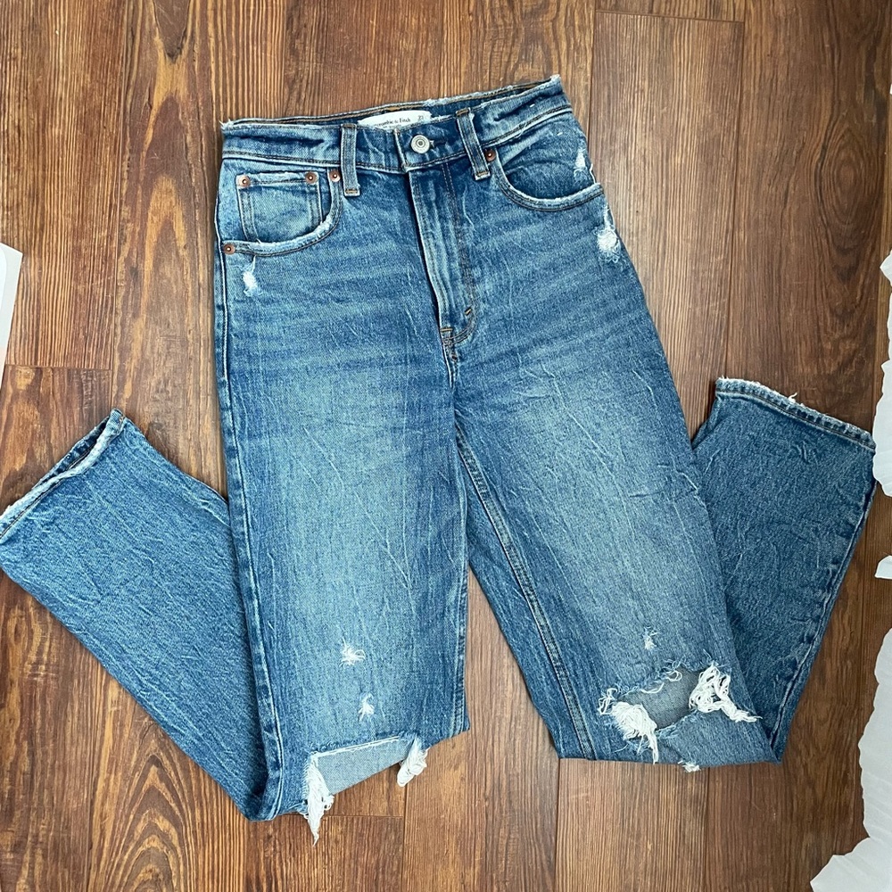Abercrombie Curve Love 90’s Straight Ultra High Rise